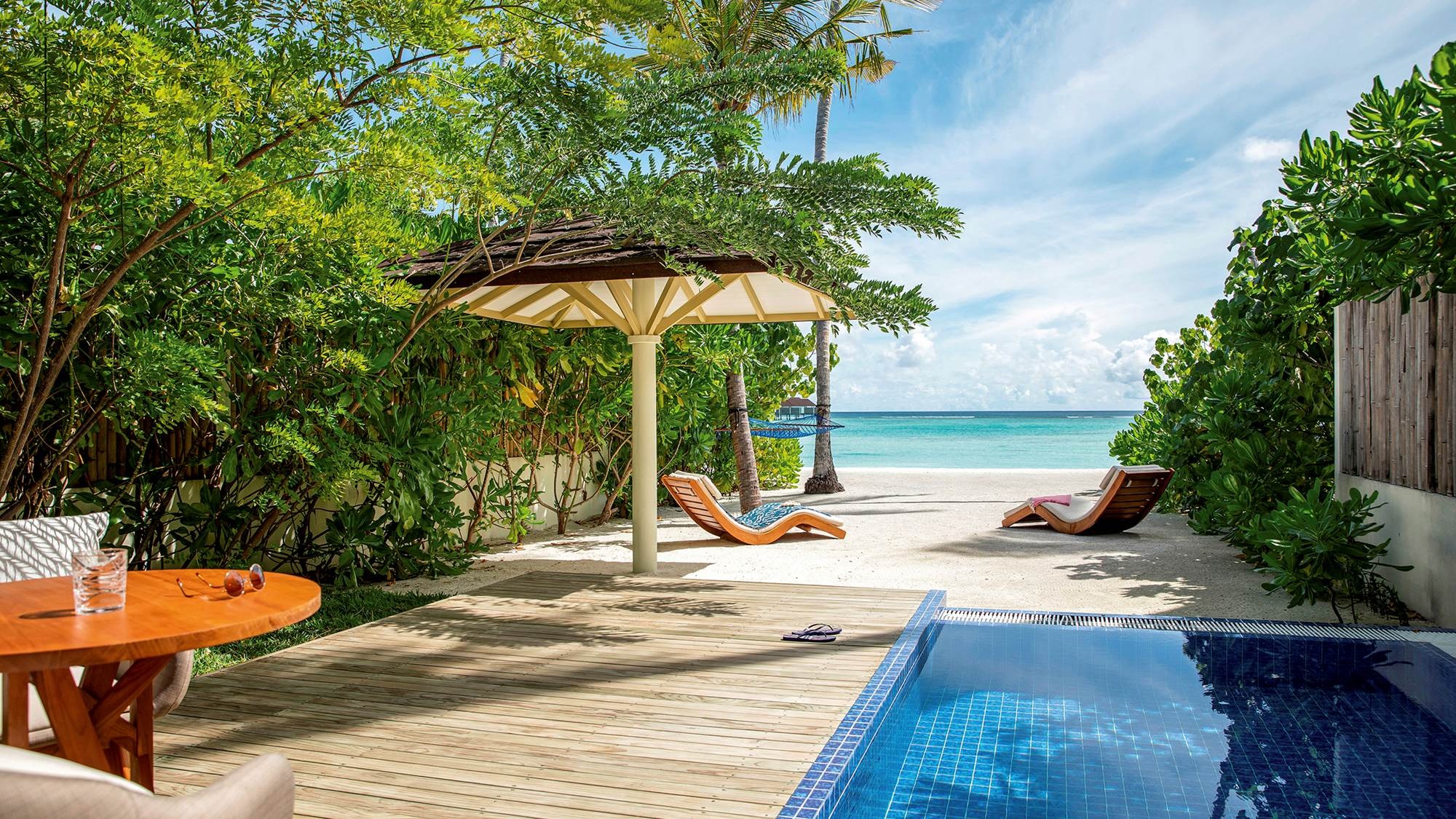Romantic Beach Villa with Pool